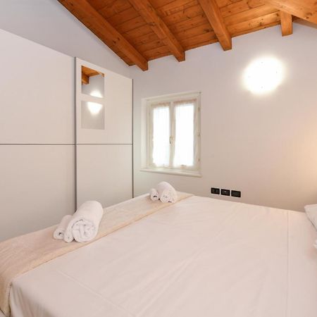Wendy Apartment- Twobedroom & Pool & Parkprivatefree & Sports デセンツァーノ・デル・ガルダ エクステリア 写真