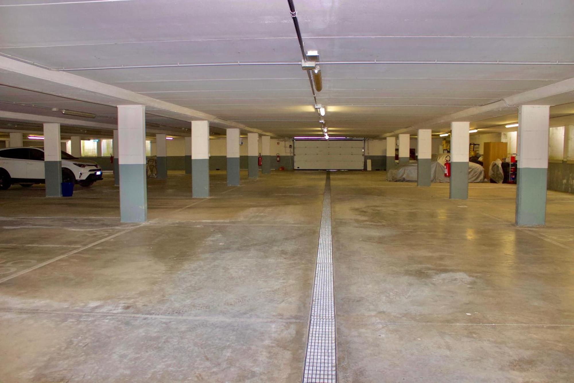 Wendy Apartment- Twobedroom & Pool & Parkprivatefree & Sports デセンツァーノ・デル・ガルダ エクステリア 写真