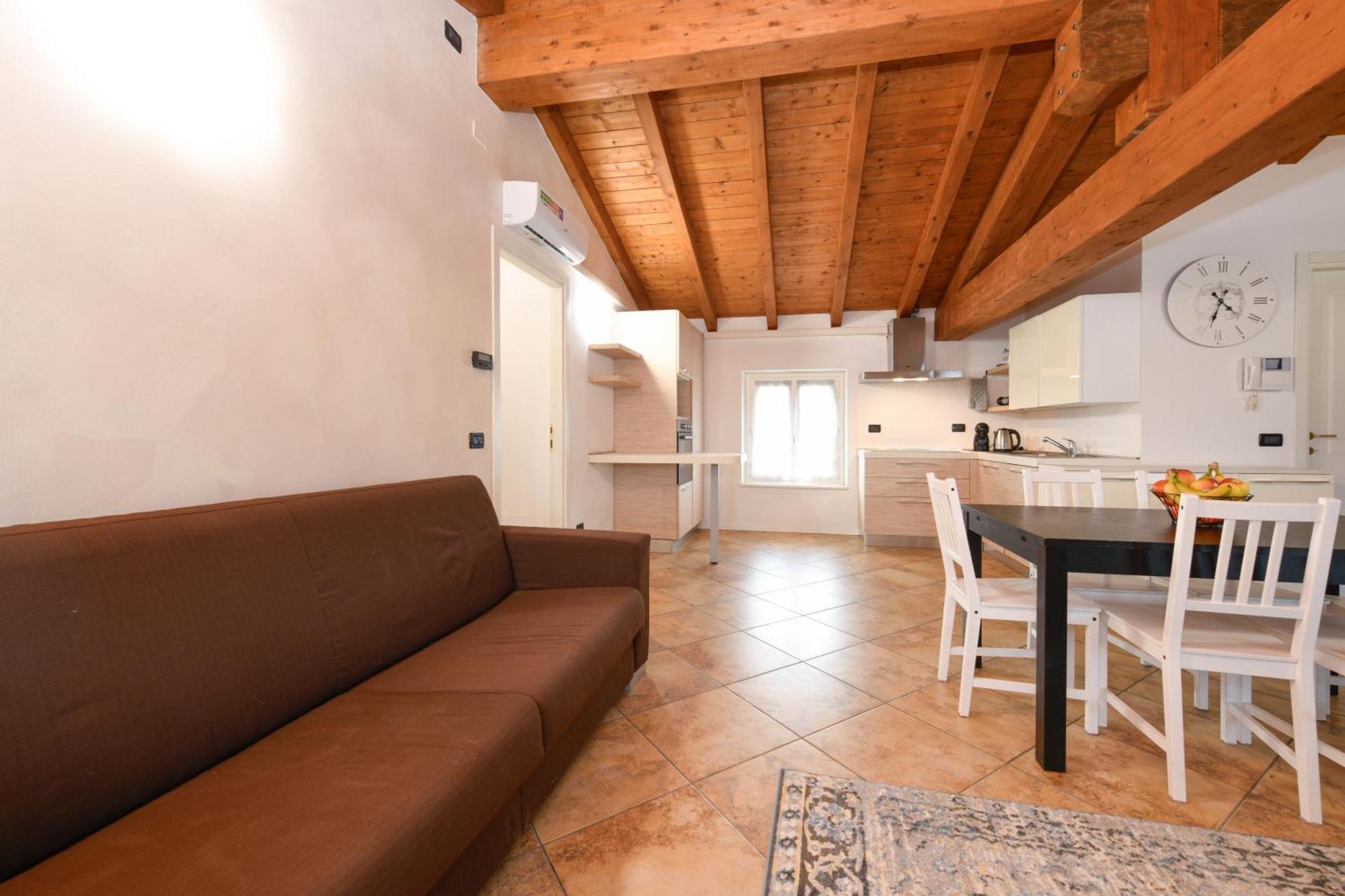 Wendy Apartment- Twobedroom & Pool & Parkprivatefree & Sports デセンツァーノ・デル・ガルダ エクステリア 写真